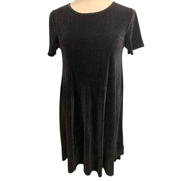 Size XS LulaRoe Elegant Carly Dress Black Ribbed Velour Hi Lo Hem - Picture 2 of 8